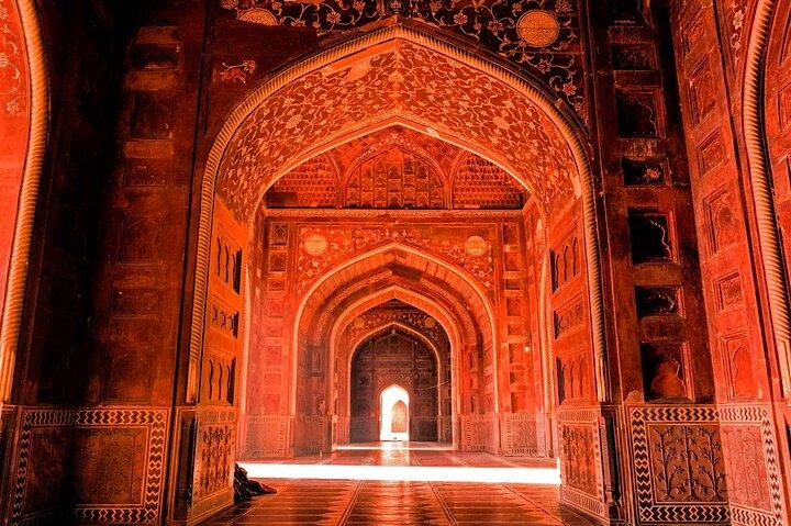 Visita guiada a Fatehpur Sikri y Abhaneri desde Agra a Jaipur en coche
