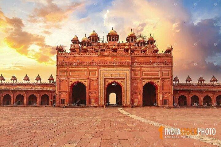 Visita guiada a Fatehpur Sikri y Abhaneri desde Agra a Jaipur en coche