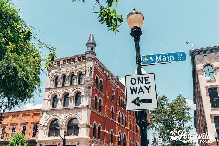 Louisville Legends : 3Hr Whiskey Row Food & History Tour (ウィスキー・ロウ・フード＆ヒストリー・ツアー)