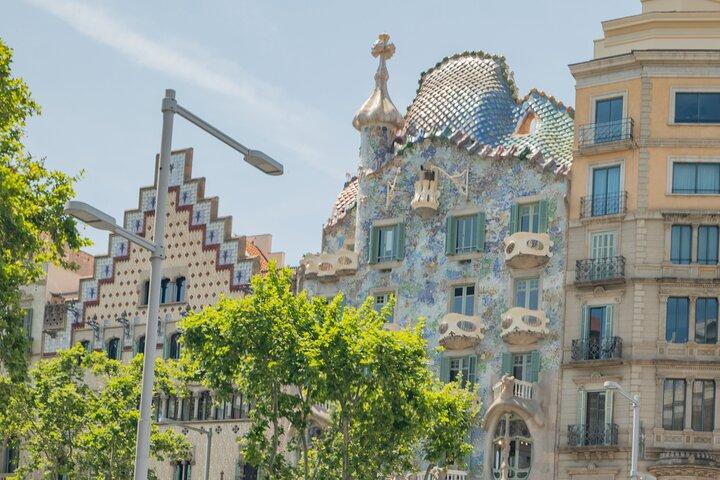 Barcelona Essentialsプライベートトゥクトゥク観光ツアー
