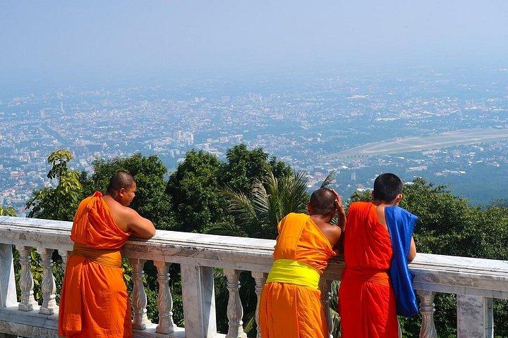 Doi Suthep Temple Tour med lokal rød bil – 3 timers oplevelse