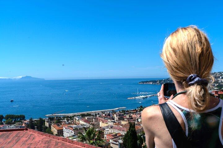 Visite panoramique à pied de Naples : de la colline au centre