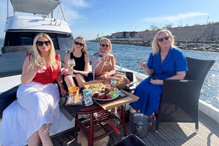 Unforgettable Bosphorus Yacht Moments