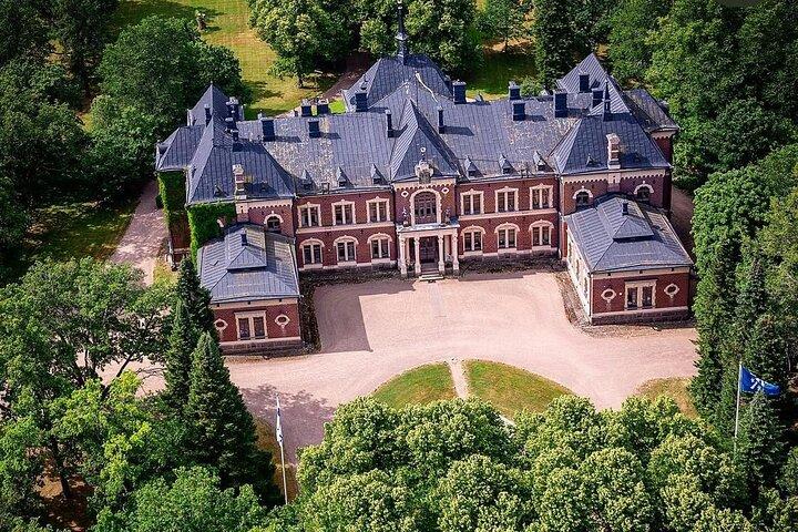 VIP Tour Borgå och Gamla herrgården av Mercedes V med privat guide