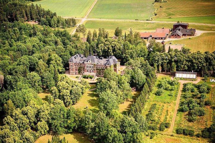 VIP Tour Borgå och Gamla herrgården av Mercedes V med privat guide
