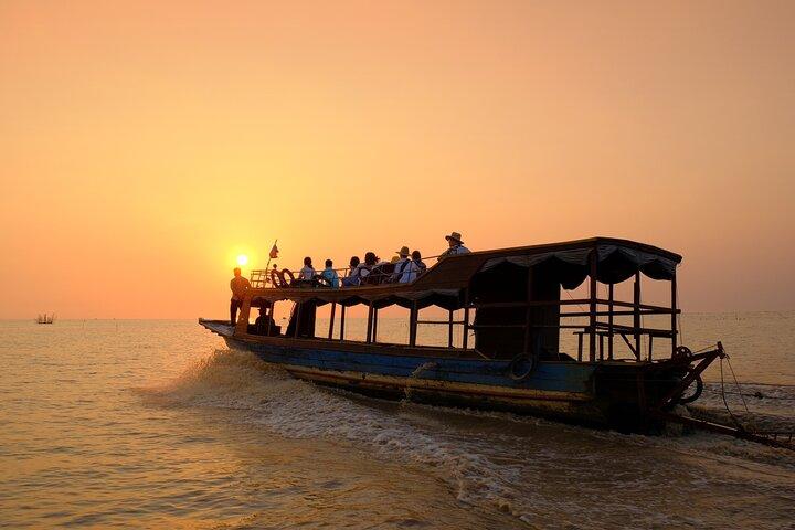 Mezza giornata Kampong Phluk con tramonto, barca e guida da Siem Reap