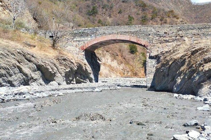 アゼルバイジャンの隠れた名所を巡るプライベートツアー6日間