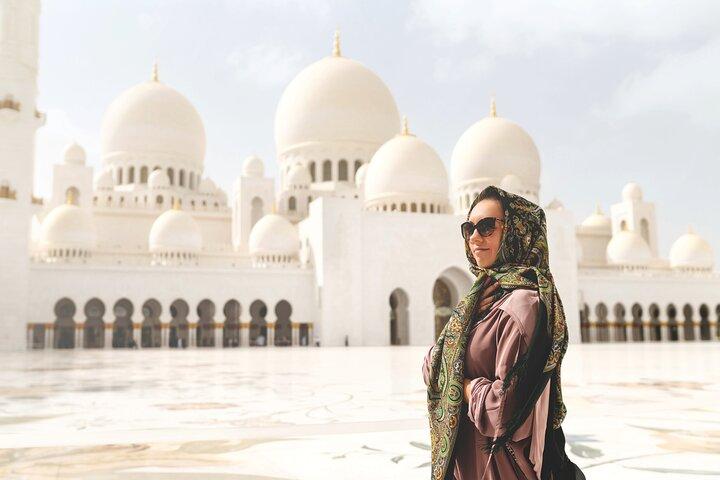 Private Guided Abu Dhabi Day Trip with Complimentary Photography