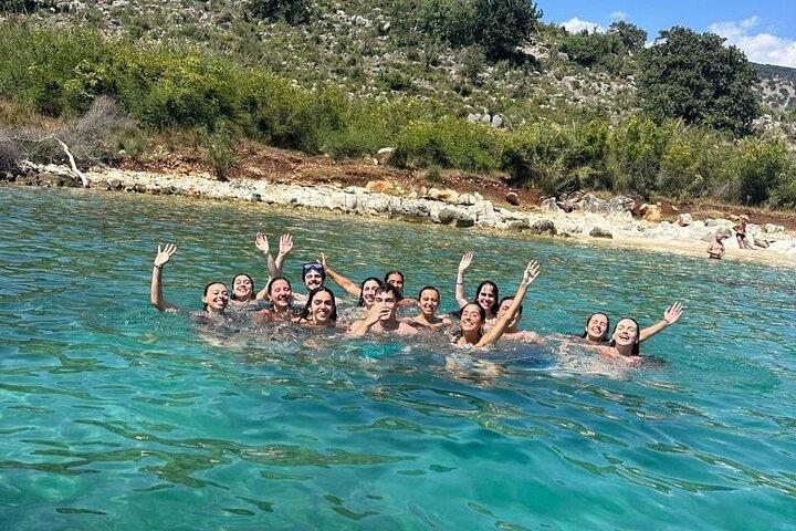 Sarandë : Excursion en bateau à Krorez + Plages cachées + Boissons et plongée