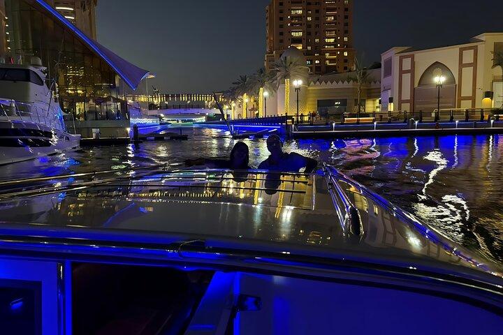 Die Pearl Katar Elektrobootsfahrt mit Klimaanlage