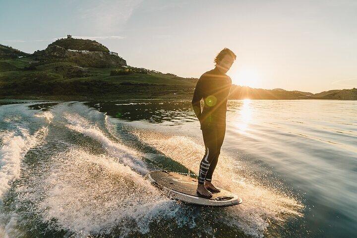 Deslize sobre a água com um Radinn Electric Jet-Surf Board Experiência