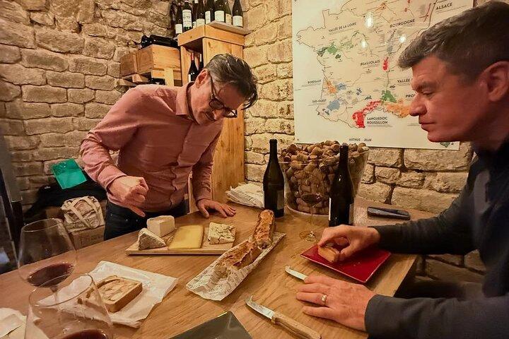 Paris Food, Wine & Cheese Degustação com Wierd Napoleon Love Story