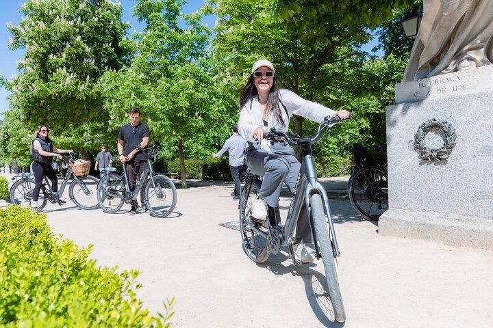 レティーロ公園での自分のペースでのセルフ ガイド バイク ツアー