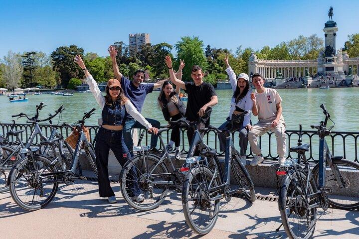 レティーロ公園での自分のペースでのセルフ ガイド バイク ツアー