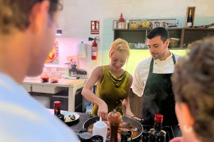Barcellona : lezione di cucina di paella e tapas con preparazione di sangria