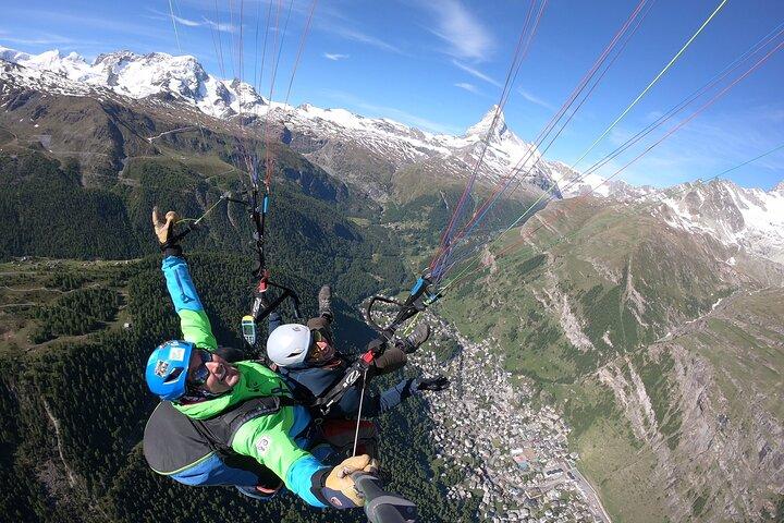 Zermatt Thermal Tandem Gleitschirmflug mit Matterhornblick