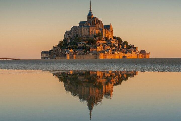 2 Day Private Trip Mont St Michel et 3 Chateaux Loire VAN VIP