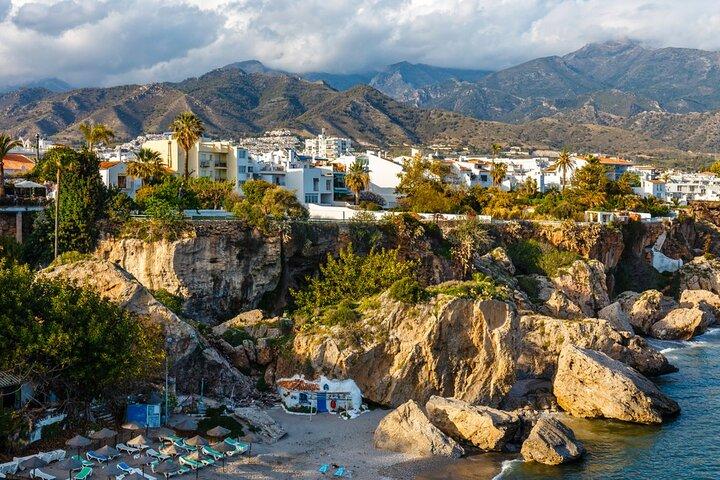 Villaggi Bianchi di Nerja e Frigiliana: tour privato da Malaga