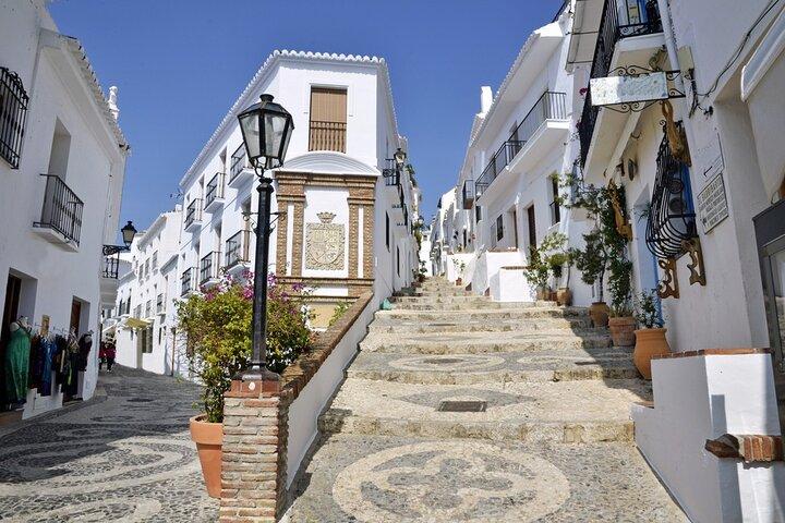 Villaggi Bianchi di Nerja e Frigiliana: tour privato da Malaga