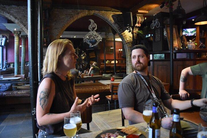 ベルギービールの試飲（ブルージュ） : 6種類のビール、チーズ、地元ホスト