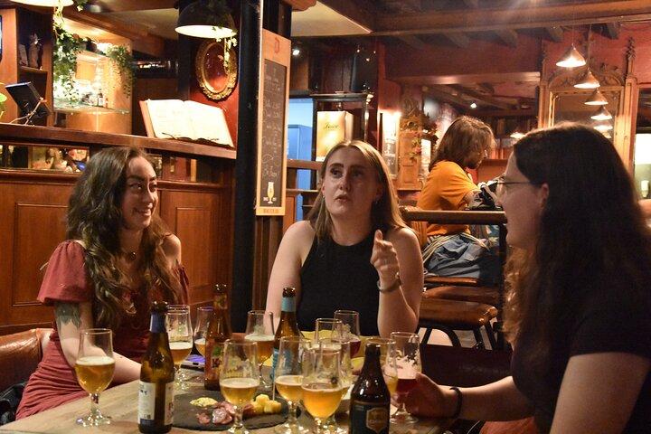 ベルギービールの試飲（ブルージュ） : 6種類のビール、チーズ、地元ホスト