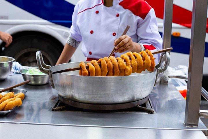 リマで地元の人のように食べる : 隠れたストリートフードクロールペルー