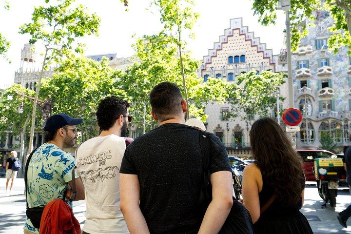 Best of Barcelona: Sagrada Familia, Gaudi & Candy Tasting Tour