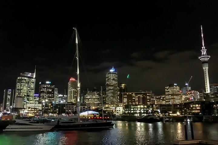 エデン山からナイトマーケットまでのオークランド夜景
