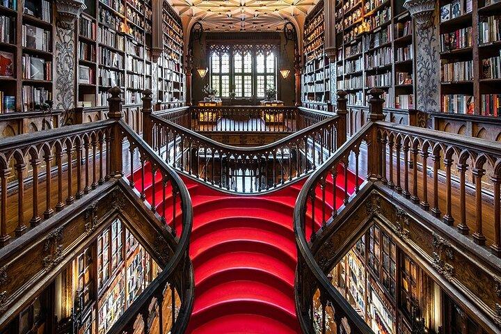 Toegangsticket voor de Lello Boekhandel + 1 dag zelfstandige tour in Porto