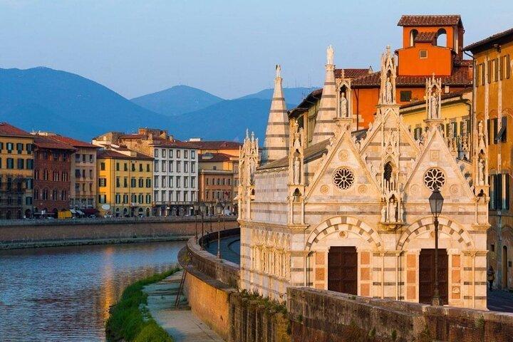 Dal porto di La Spezia tour tra Pisa, Lucca e i sapori di casa
