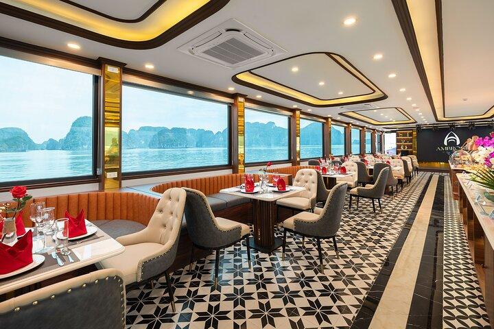 5つ星アンブローズハロン湾クルーズ（ビュッフェランチ、サンセットパーティー付き）