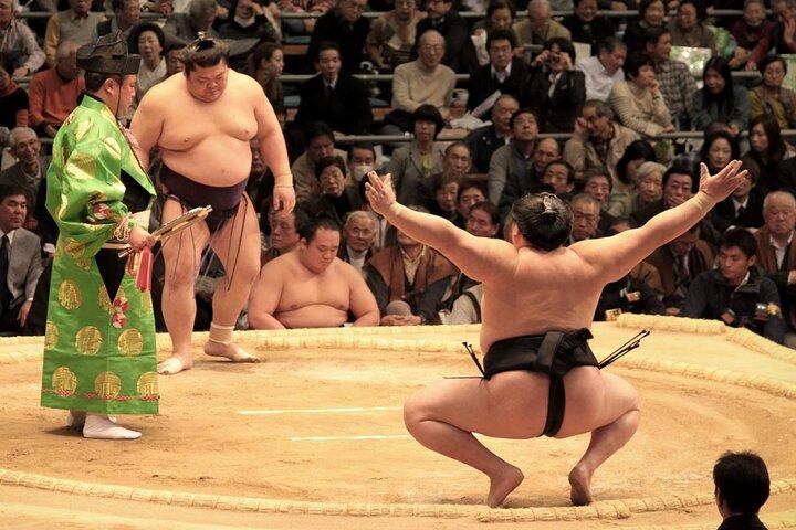 Official Sumo Tournament Ticket with Guided Experience in Tokyo