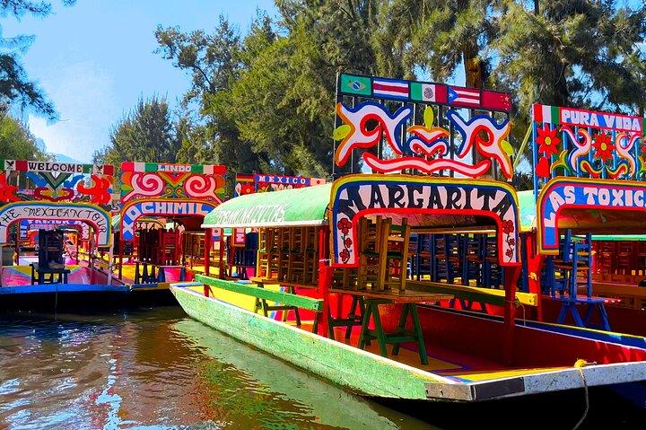 CDMX ソチミルコとコヨアカンのユニークなツアーをお楽しみください