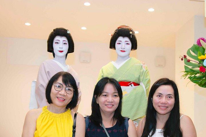 Osaka Customized Tour & Geisha Performance, Licensed Guide