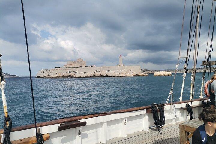 Descubrimiento de las calas de la Costa Azul en barco.