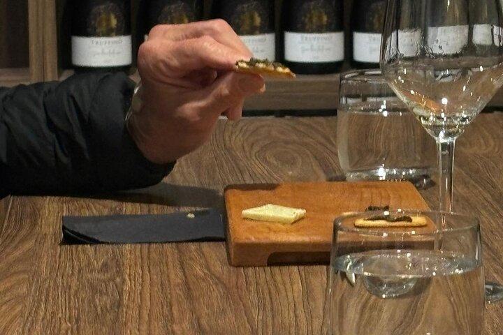 プレート上のブラックゴールドトリュフ体験