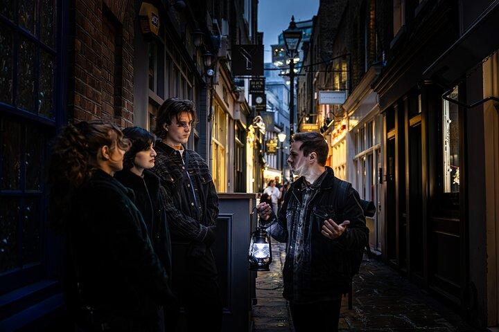 切り裂きジャックの夜散歩：ロンドンの殺人ミステリー