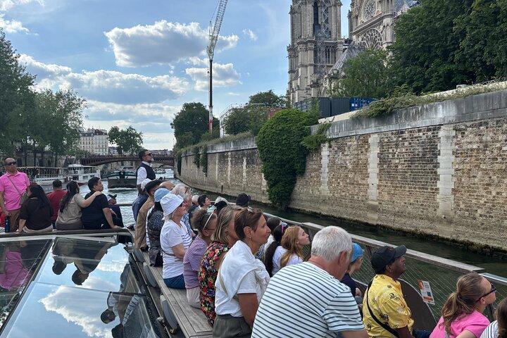 Croisière touristique Paris Seine avec commentaires par Bateaux Parisiens