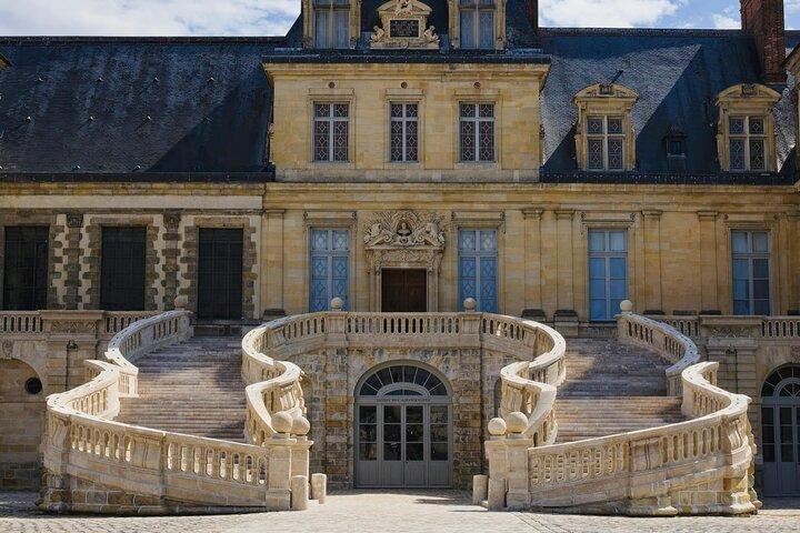 Château de Fontainebleau Private Tour from Paris with Entry