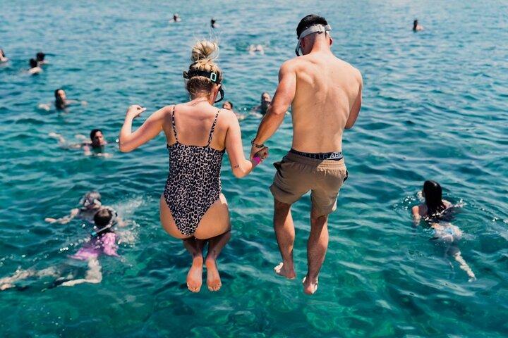 Fra Split: Small-Group Blue Lagoon og 3 Islands Speedboat Tour