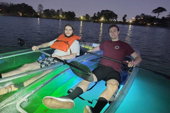 LED Glow in the Dark Klares Kajak oder Paddleboard im Paradies