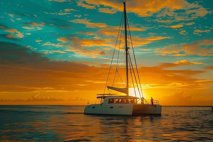 Tour privato del tramonto in catamarano Costa Rica con bevande