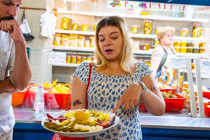 ブダペスト:地元の家庭での居心地の良い伝統料理教室とワイン