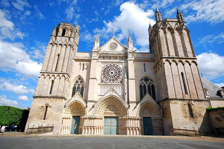 Eleanor of Aquitaine Walking Tour in Poitiers