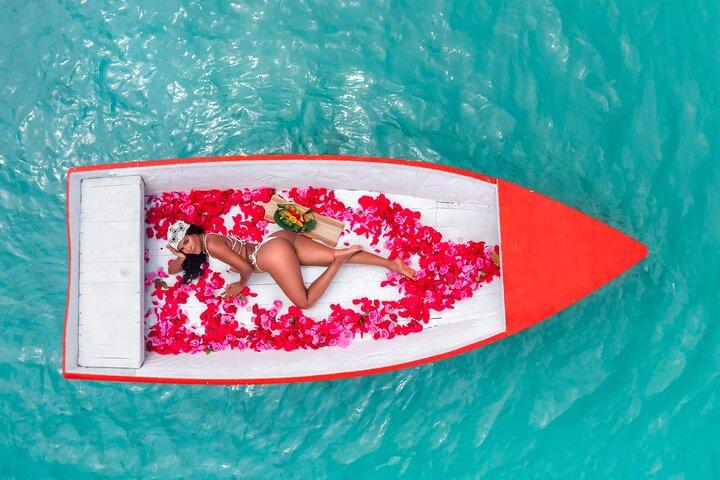 Dushi Boat Drone Fotografering | Gratis Champagne | Frukt och blommor