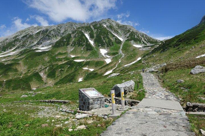 立山黒部アルペンルート：ワールドエッジへのプライベートツアー