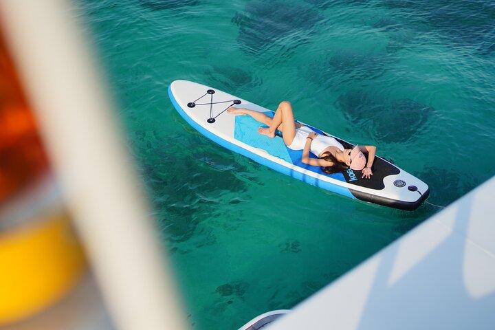 Phuket: Tour de catamarã de Phi Phi, bambu e Maiton