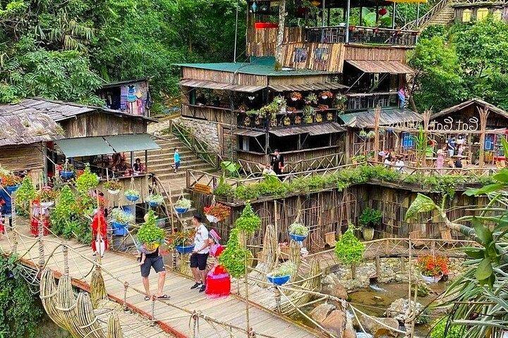 地元ガイドと行く猫村プライベートウォーキングツアー