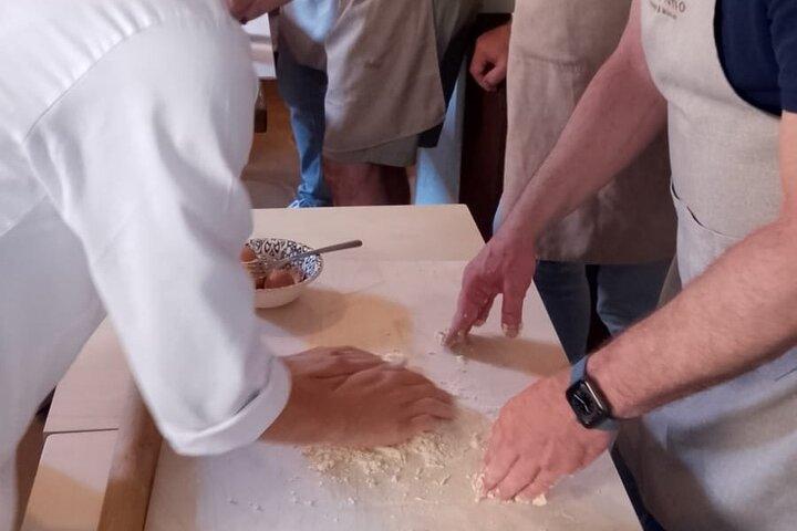 Lær at lave pasta og nyd frokost i hjertet af Bologna.
