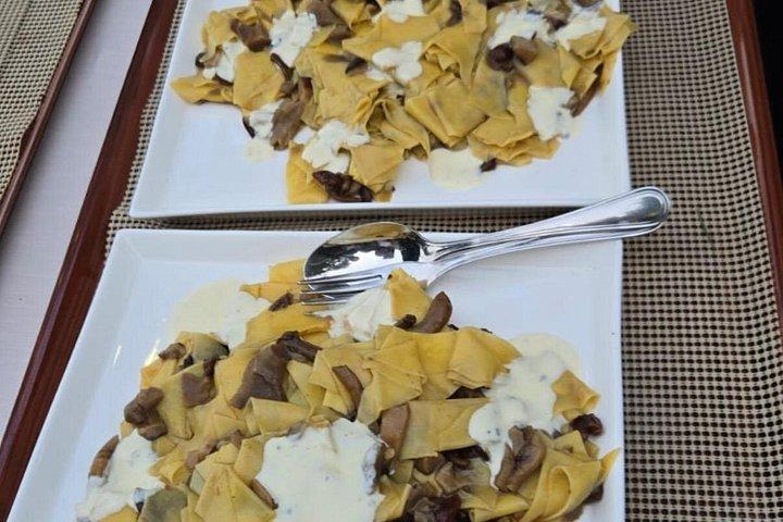 フィレンツェのワインと地元の味を味わう